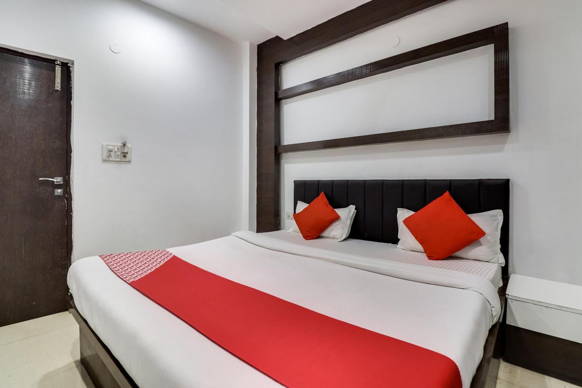 Oyo Flagship Just-9 Inn Near Sahara Ganj Mall Lucknow Exteriör bild