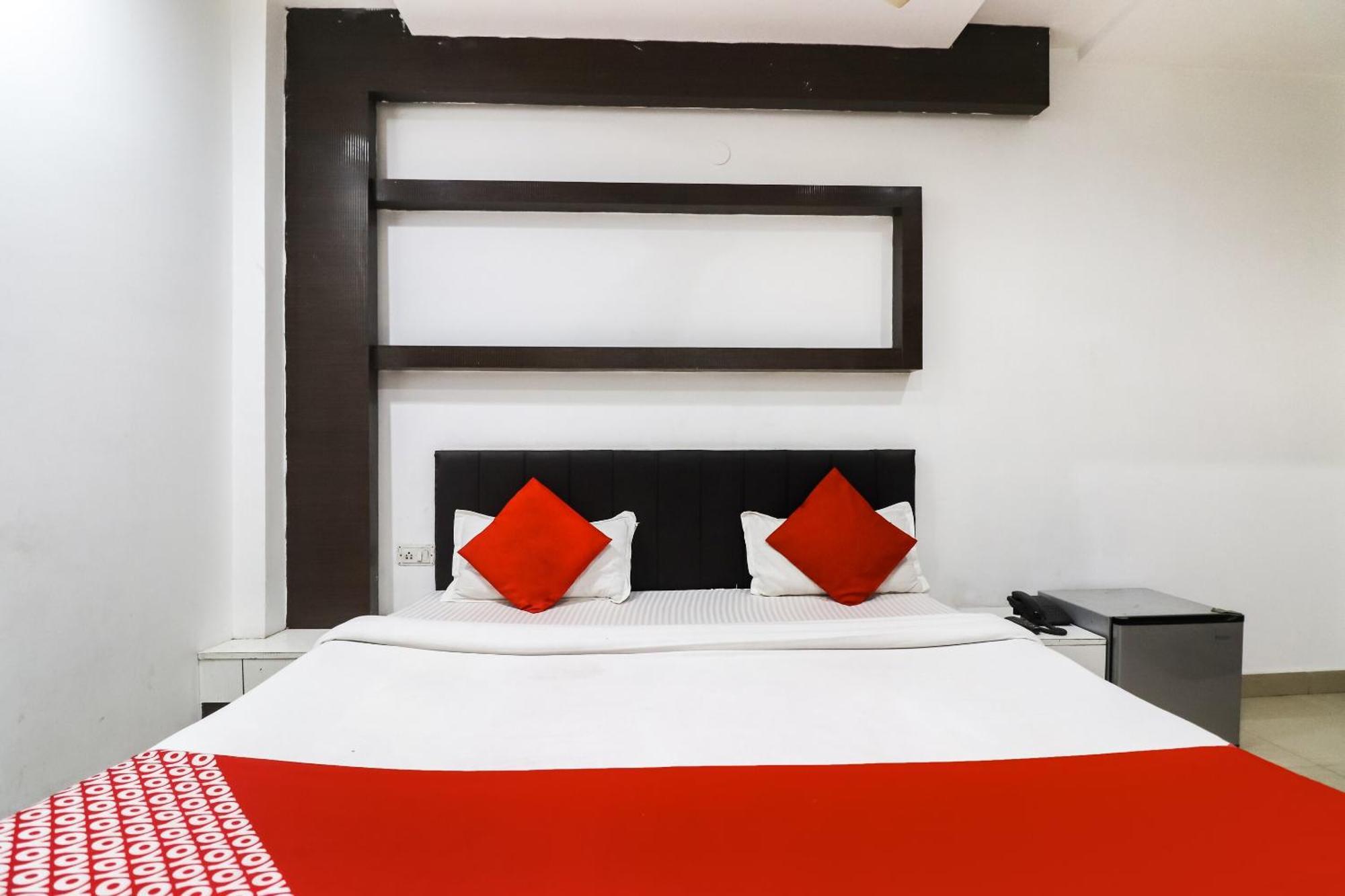 Oyo Flagship Just-9 Inn Near Sahara Ganj Mall Lucknow Exteriör bild