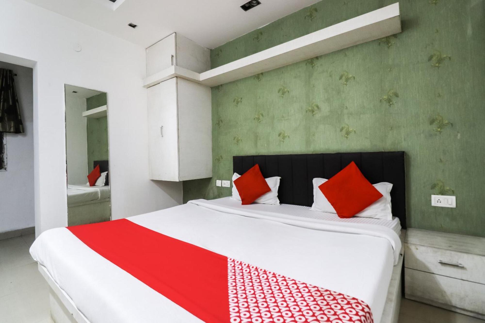 Oyo Flagship Just-9 Inn Near Sahara Ganj Mall Lucknow Exteriör bild