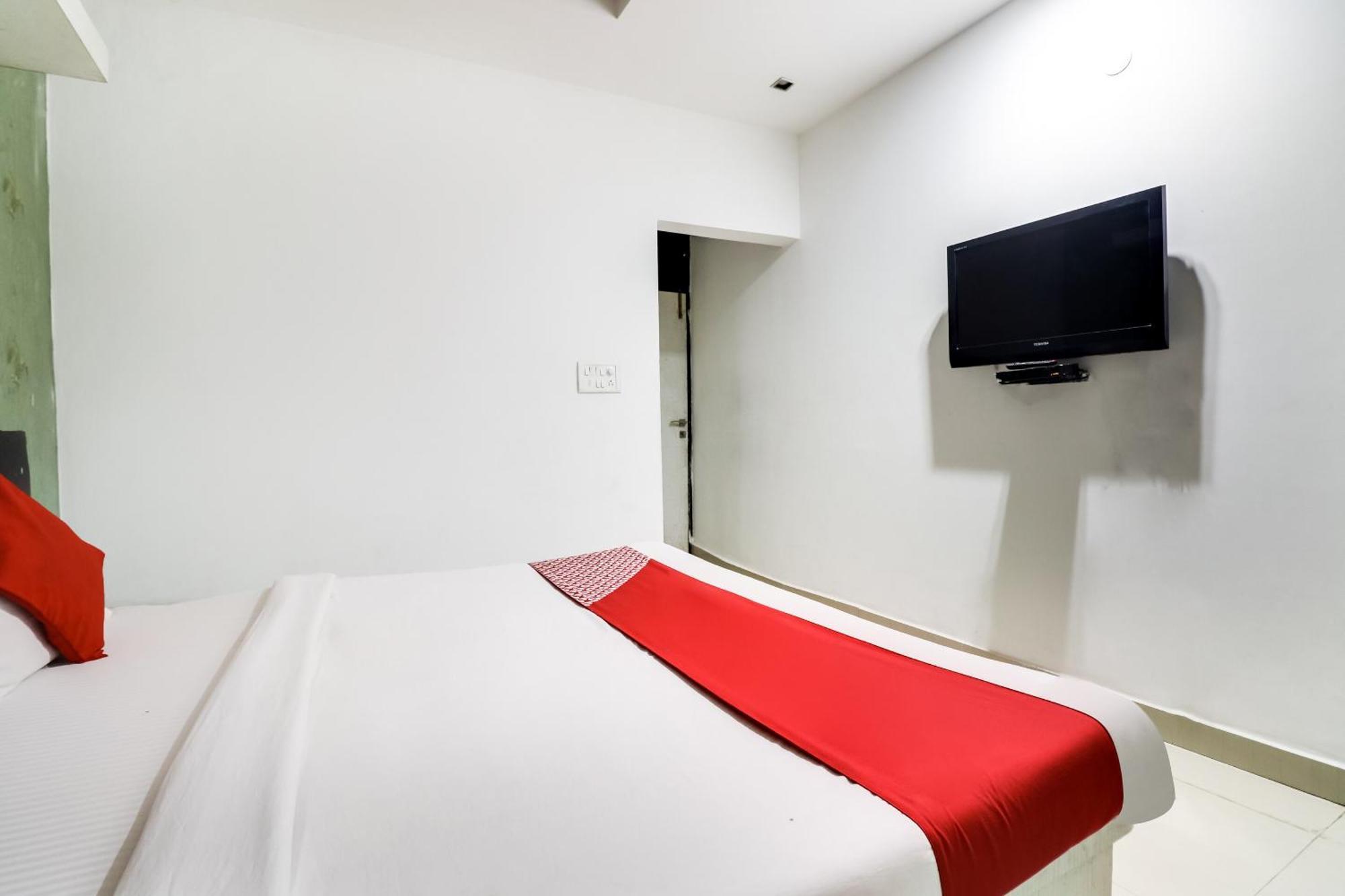 Oyo Flagship Just-9 Inn Near Sahara Ganj Mall Lucknow Exteriör bild